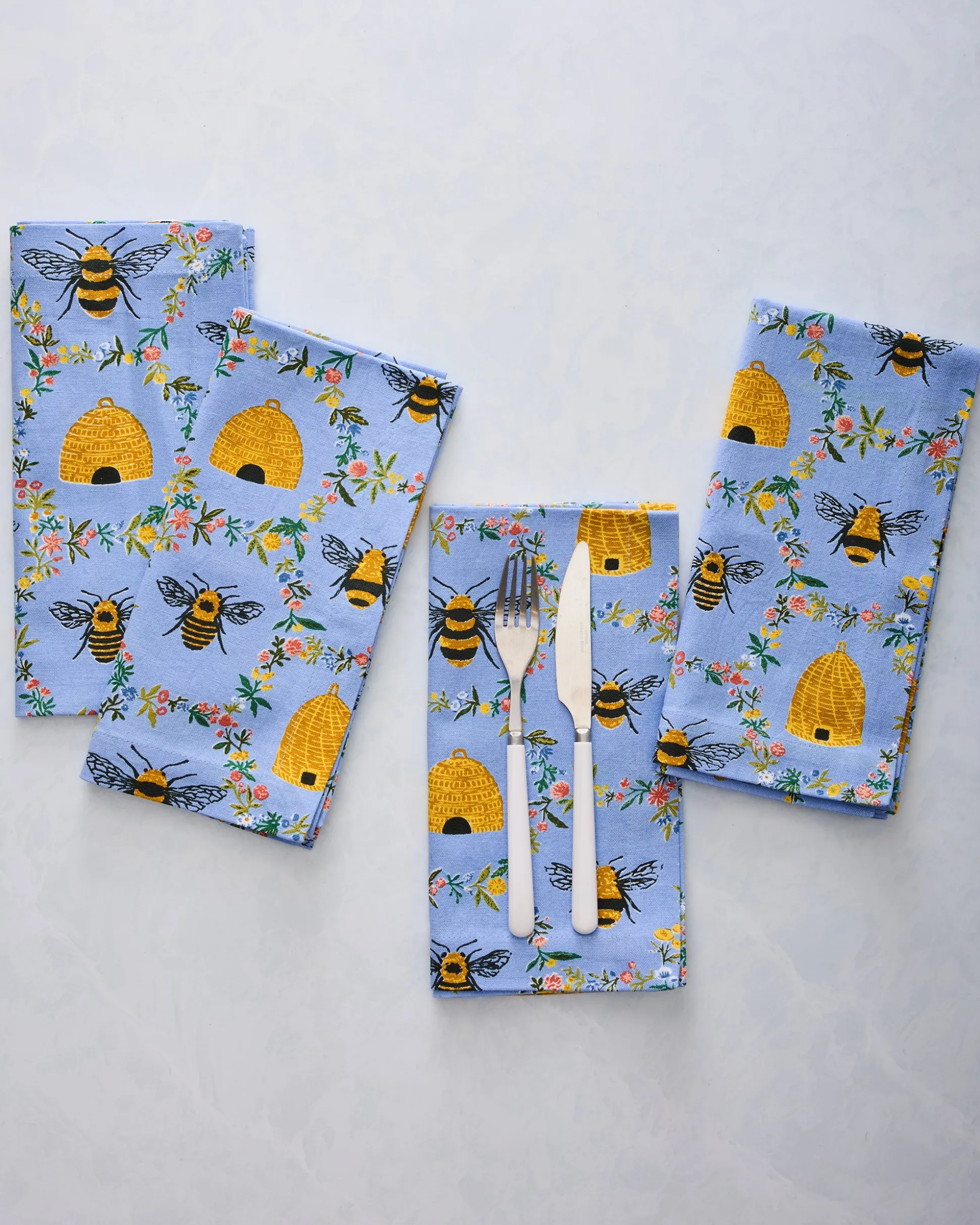 Dinner Napkins Set Of 4 in Sweet Bee