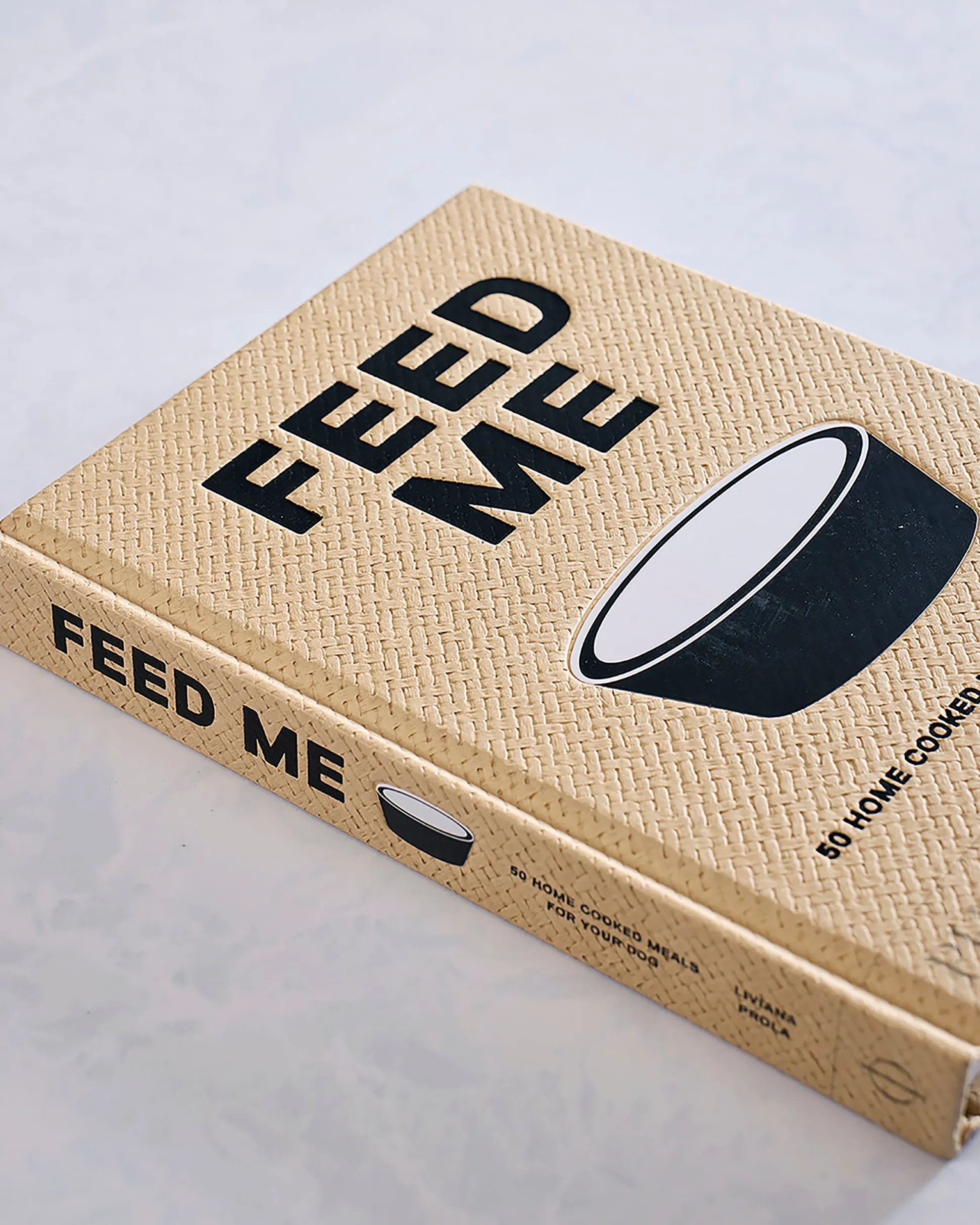 Feed Me: 50 Home Cooked Meals For Your Dog in Honey Gold
