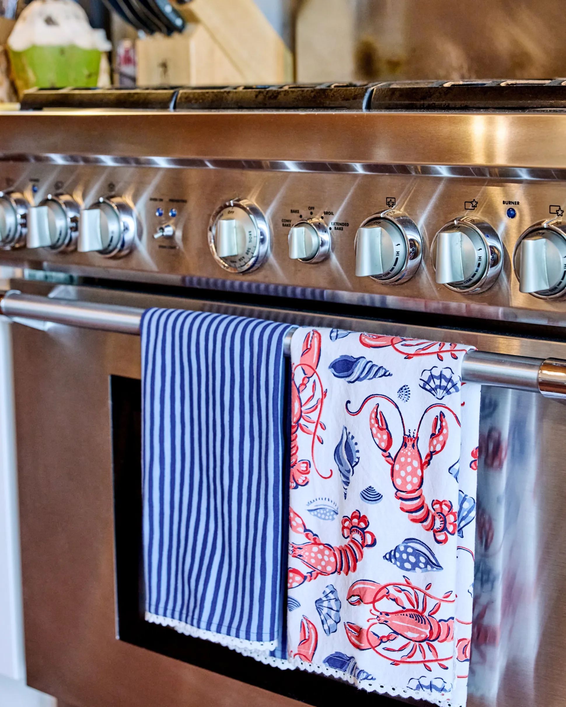 Hostess Kitchen Towels in Lobster Landing